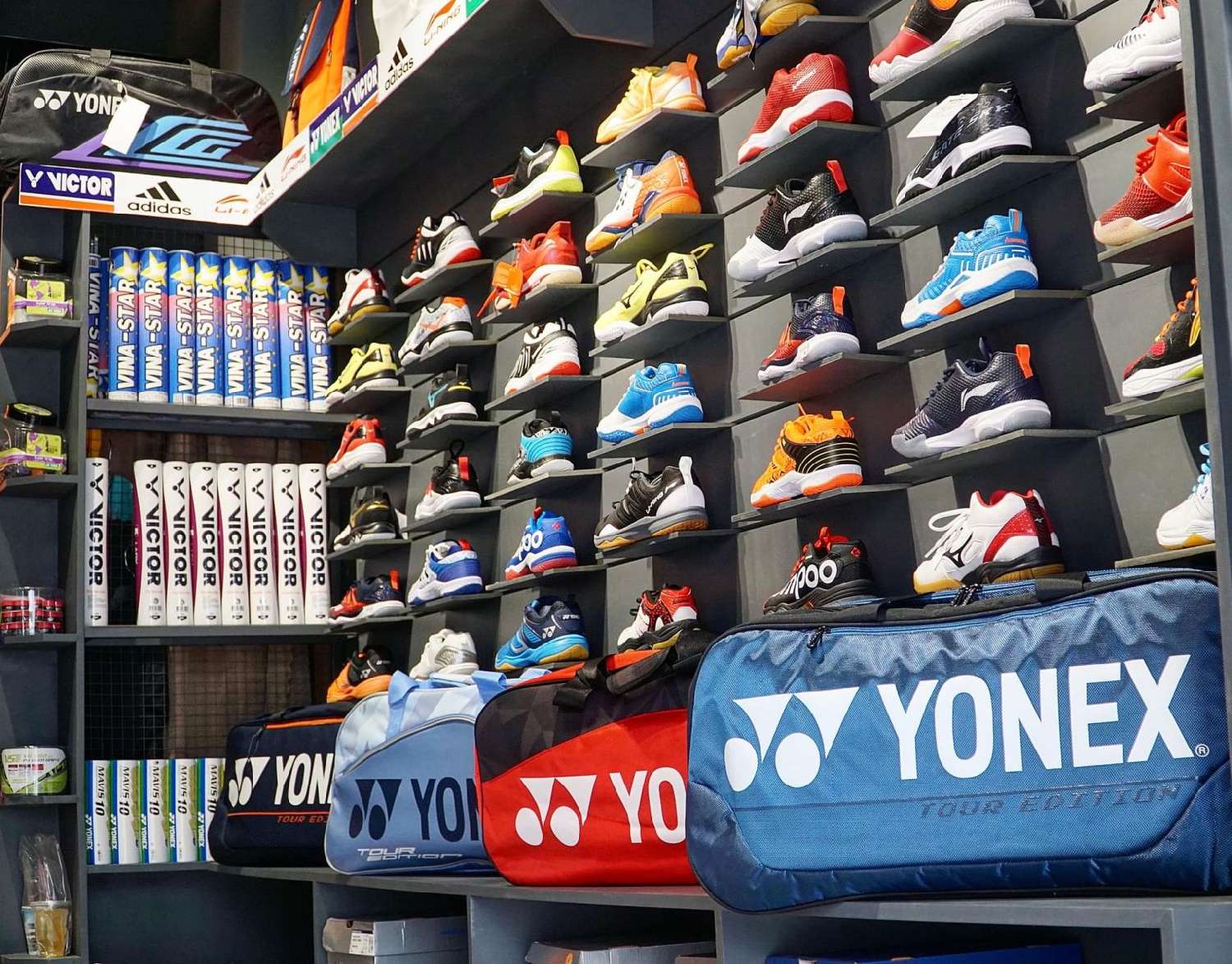 Mua vợt cầu lông Quận 8 uy tín, chất lượng nhất - Shop cầu lông VNB Sport Quận 8