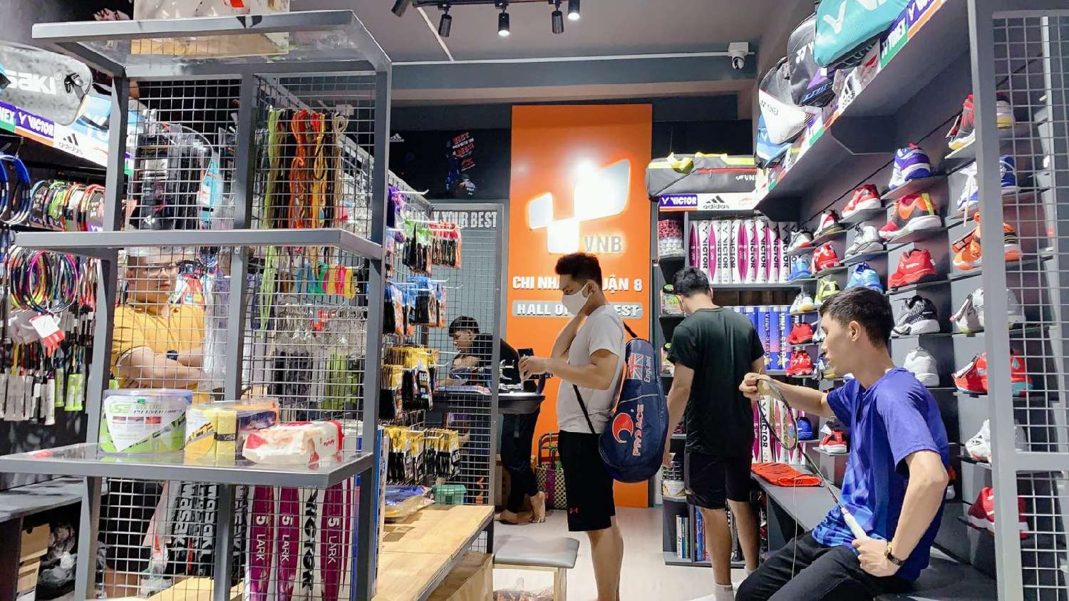 Mua vợt cầu lông Quận 8 uy tín, chất lượng nhất - Shop cầu lông VNB Sport Quận 8