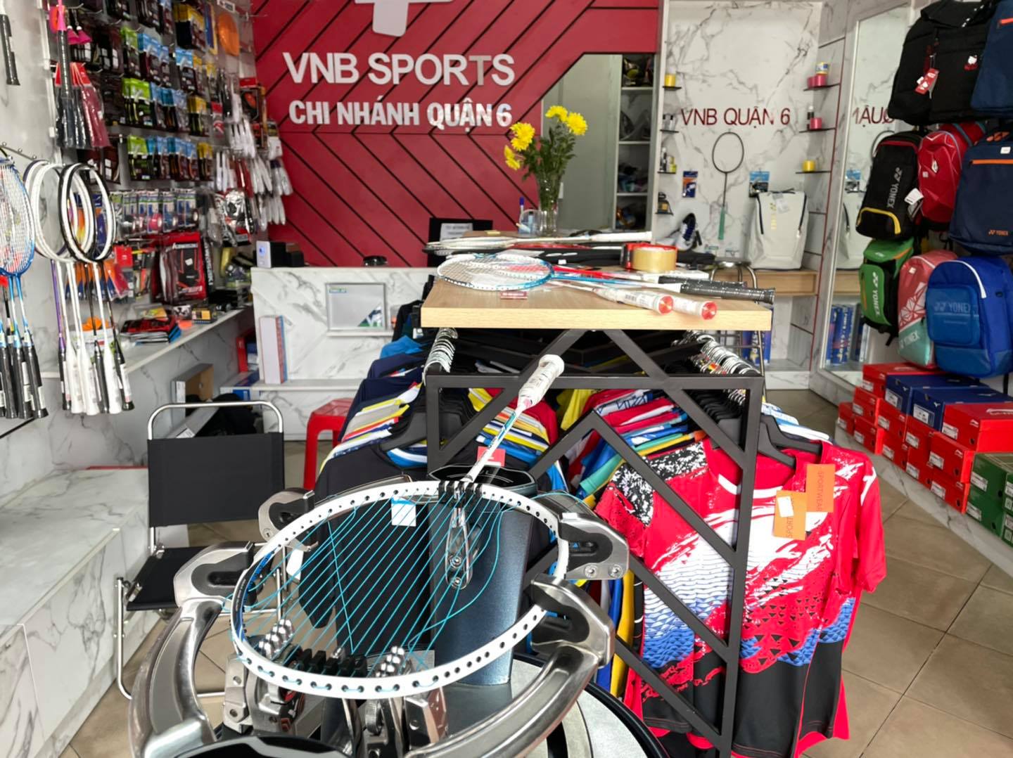 Cửa hàng cầu lông Quận 6 và Đan vợt cầu lông Quận 6 | Shop VNB Sports Quận 6