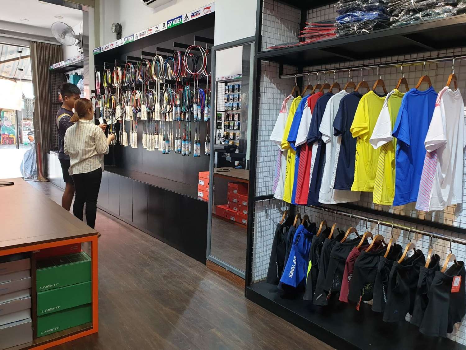 Cửa hàng bán vợt cầu lông Nha Trang, Khánh Hòa uy tín nhất - Shop vợt VNB Sports Nha Trang