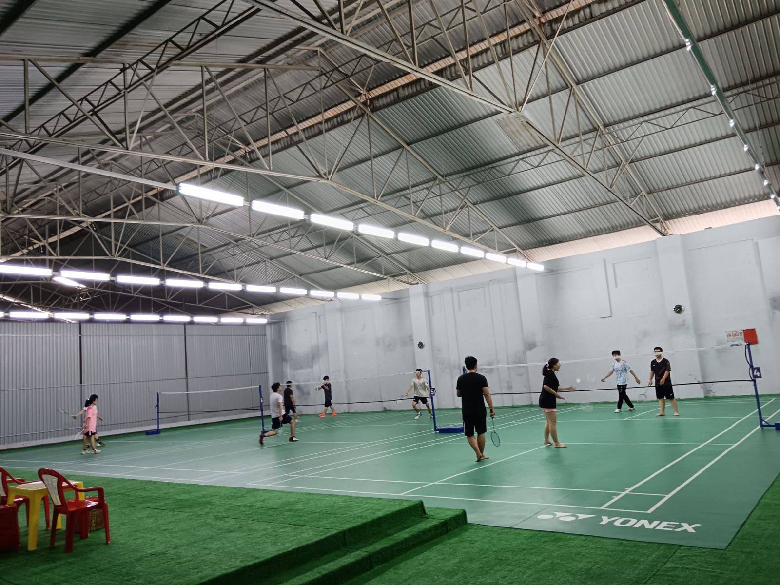 Sân cầu lông Hồng Châu