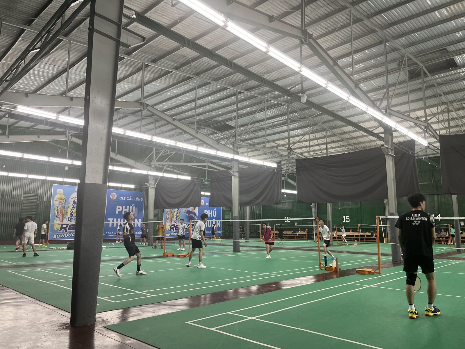 Sân cầu lông Phú Thuận